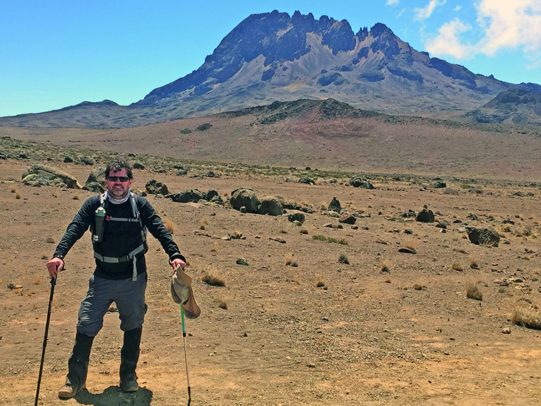 Previ200-Vida boa-Carlos Ferraz no Kilimanjaro-Arquivo pessoal-p32conteudo.jpg