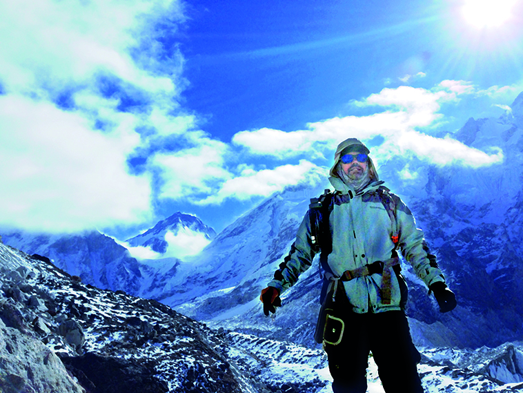 Previ200-Vida boa-Carlos Ferraz no Everest-Arquivo pessoal-p 30.jpg