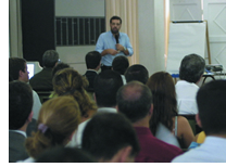 O presidente Sérgio Rosa participou de vários encontros para explicar os números da PREVI. Em 28/3, debateu com associados na AABB-Lagoa, no Rio de Janeiro. Foto: Américo Vermelho