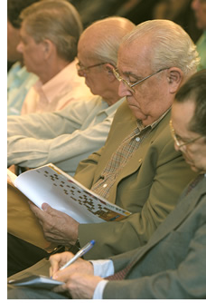 O reajuste dos benefícios vem sendo o tema central dos encontros dos dirigentes com associados. O primeiro encontro ocorreu no Rio de Janeiro, em 19/5. Foto: Américo Vermelho