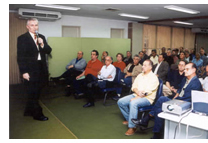 De 21 a 23/5, o diretor Erik Persson explicou aos participantes de Porto Alegre (foto), Caxias do Sul, Pelotas (RS) e Florianólis (SC) os aspectos envolvidos na concessão de reajuste dos benefícios. Foto: Arquivo PREVI